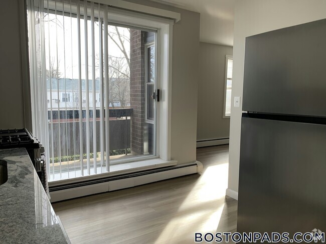 Building Photo - 9 Bronsdon St Rental