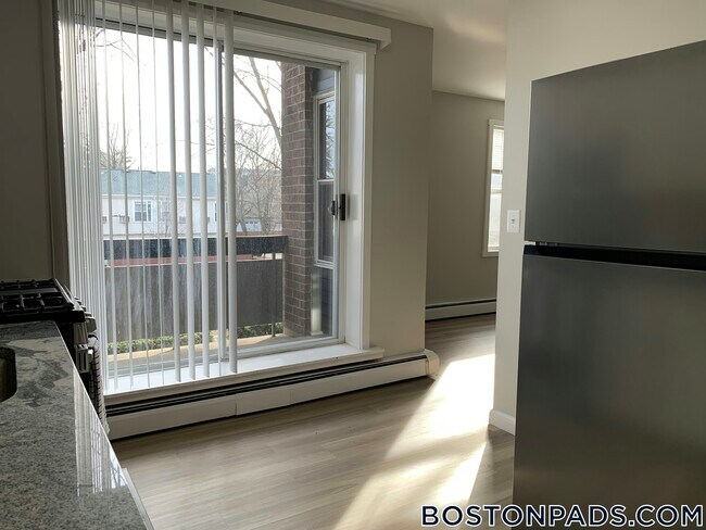 Building Photo - 9 Bronsdon St Rental