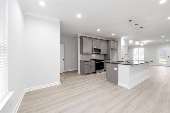 Photo - 1994 Main St NW