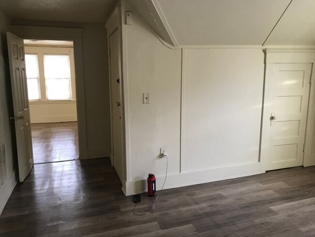 Photo - ELM 869-871 Unit 3