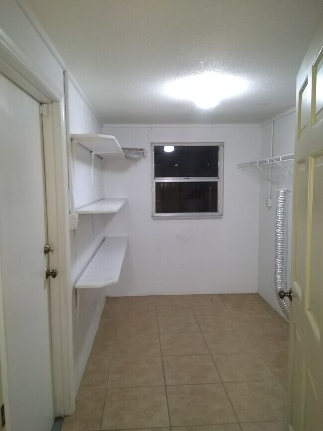 Photo - 10411 McIntosh Rd