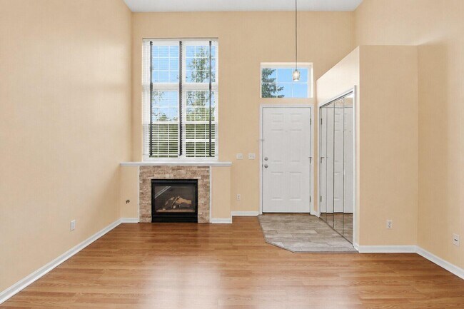 Photo - 1930 Lindsay Ln