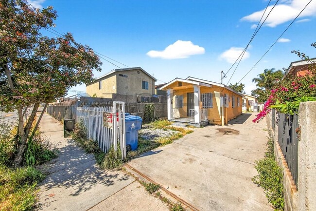 Building Photo - 1737 E 108th St