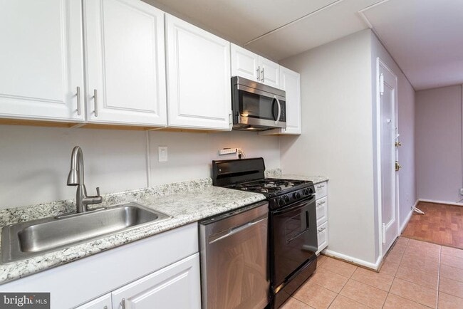 Building Photo - 2415 Ontario Rd NW Unit 301