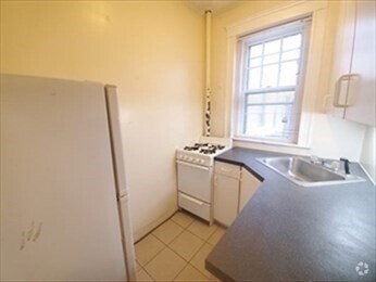 Building Photo - 1568 Commonwealth Ave Rental