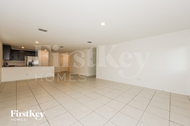 305 Dry Cyn Wy