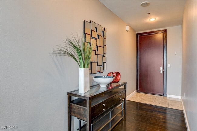 Building Photo - 4575 Dean Martin Dr Unit 3008