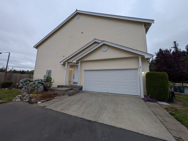 Building Photo - A Gardeners Oasis! 3 Bedroom Townhome for ...