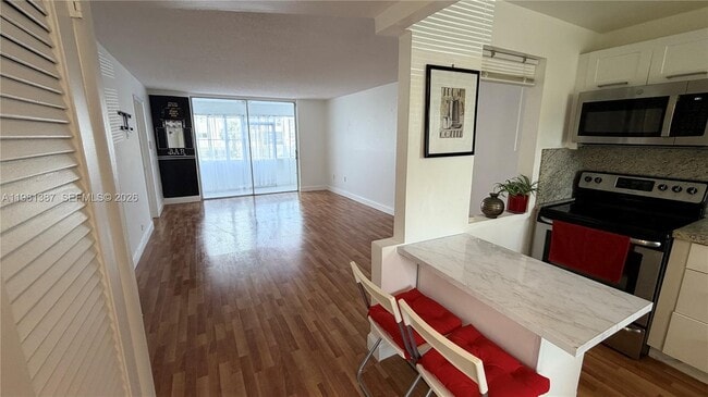 Building Photo - 8300 Sunrise Lakes Blvd Unit 109