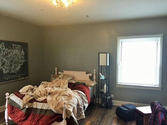 Photo - 6329-6331 Bartlett Unit 6329