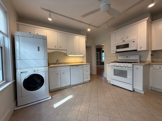 Photo - 10 Grovenor Rd Unit 2