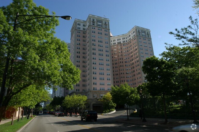 Photo - Edgewater Beach Apartments