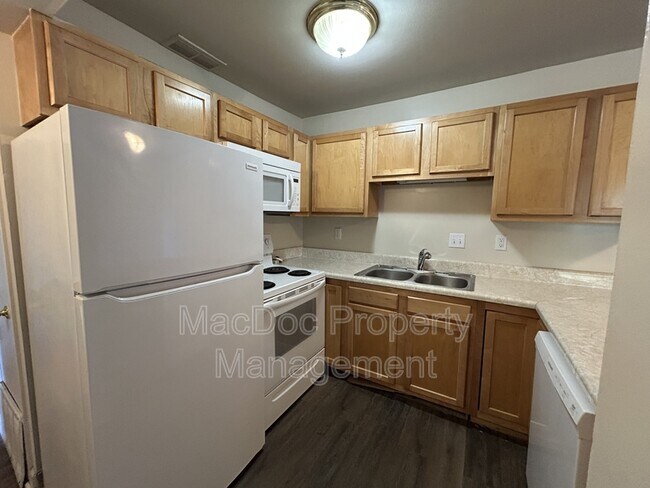 Photo - 111 Berry St Unit 6