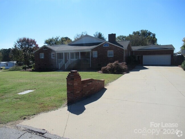 Building Photo - 7800 Cherry Point Dr Rental