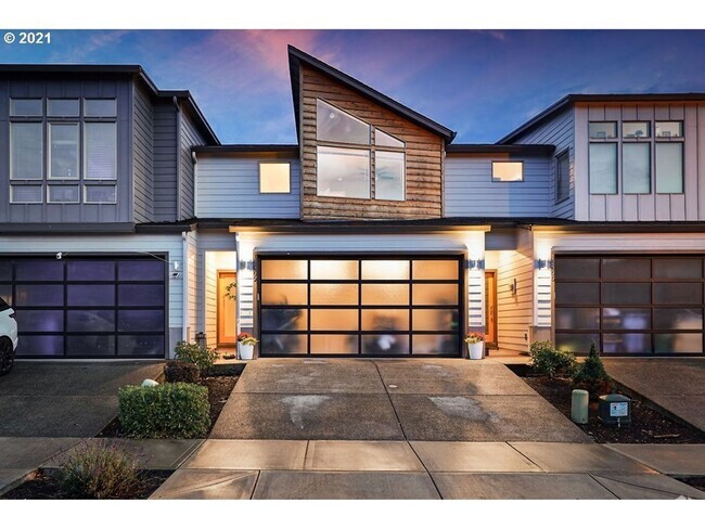 Building Photo - Stunning Modern Townhome with Sleek Finish...