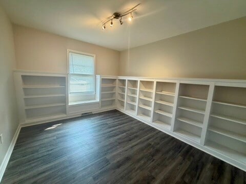 Photo - 402 Bond St