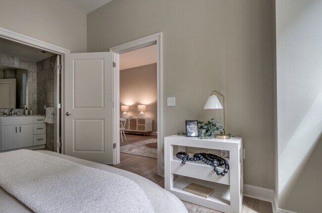 Photo - Eight West Third Apartments