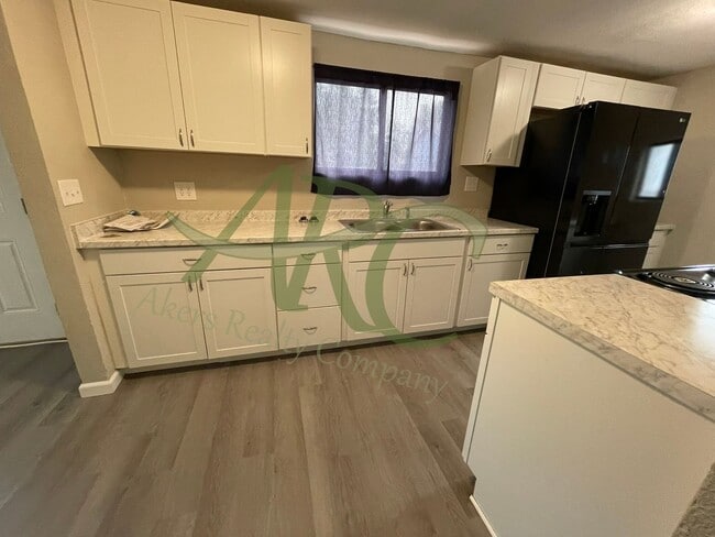 Photo - 1640 E Orman Ave