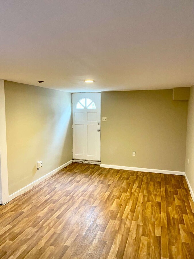 Basement Apartment in Manchester - Basement Apartment in Manchester Unit B