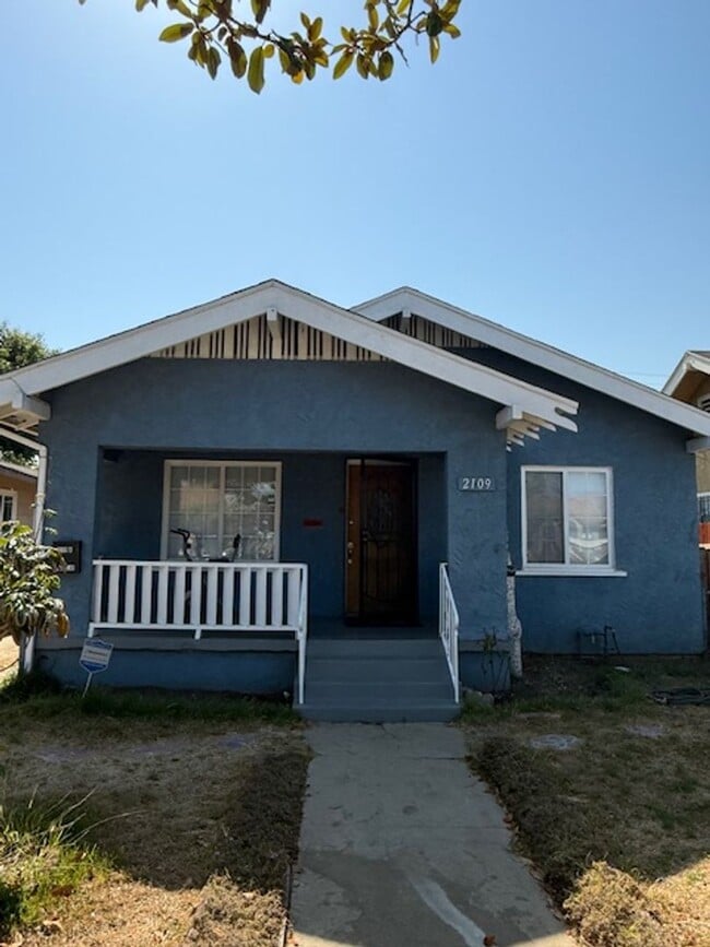 Photo - 3 bedroom 2 bath house in Long Beach