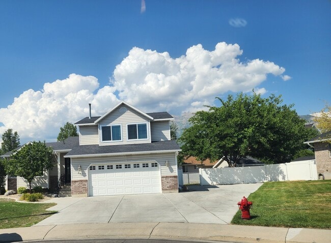 Photo - 976 N 40 W