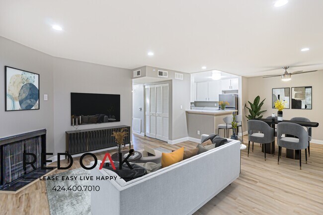 Photo - ~1 Month FREE~ Spacious Two Bedroom with C... Unidad 114