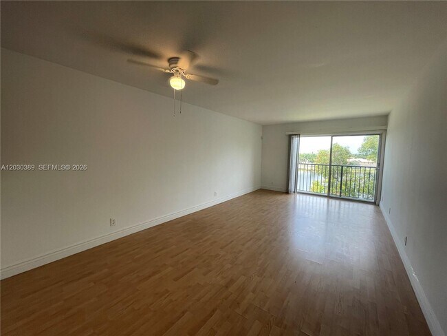 Photo - 8560 N Sherman Cir Unit 504