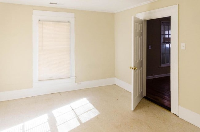 Photo - 135 Honeysuckle Ln