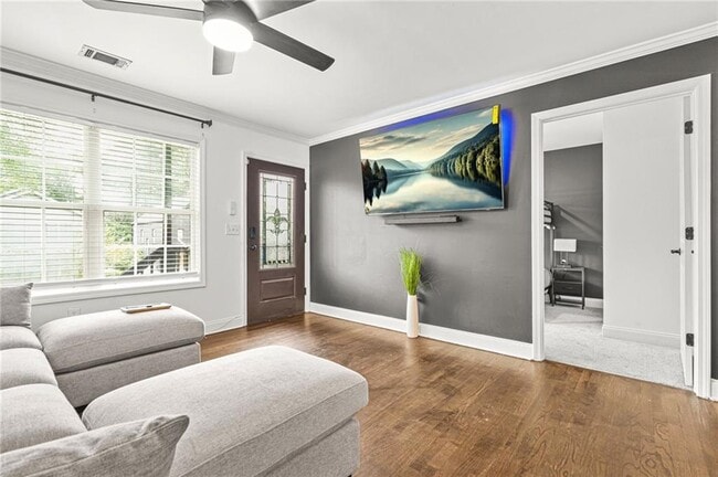 Photo - 545 Elmwood Rd NW