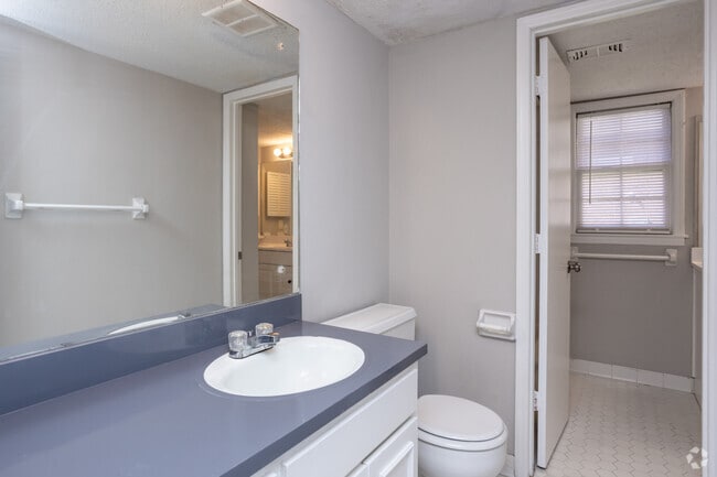 2BR, 1BA - 1,200SF - Bathroom