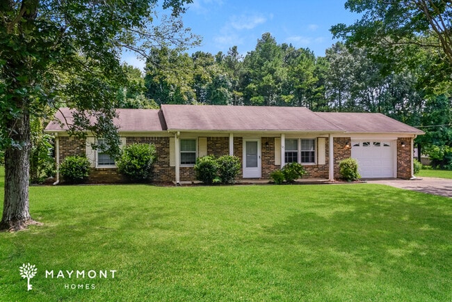 121 Greenwood Cir