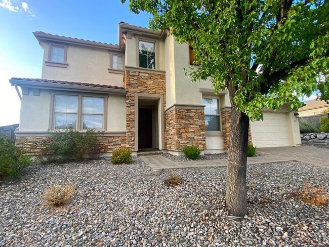 Photo - Top of the Hill - Gorgeous 5 Bedroom 3 Bath Reno House 3,160 sf