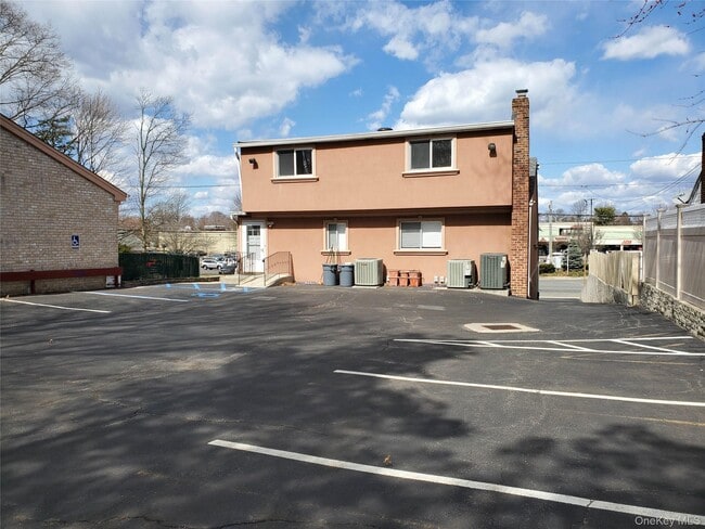 Building Photo - 122 Forest Ave Unit Rear