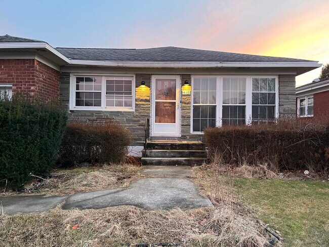 Photo - 416 Hackett Blvd