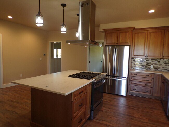 Photo - 25595 SW Farmington Rd