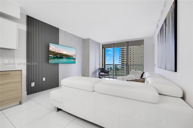 Photo - 1300 Brickell Bay Dr Unit 706