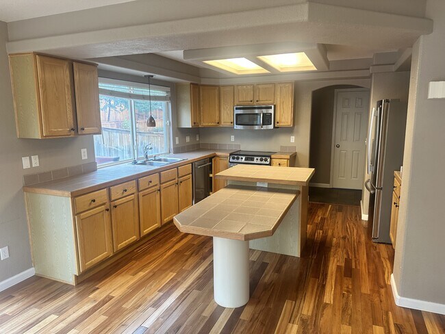Photo - 1408 W Briarhollow Ln