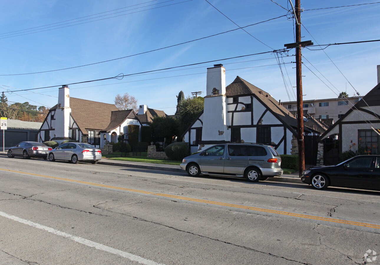 Photo - 2906-2912 Griffith Park Blvd Apartments