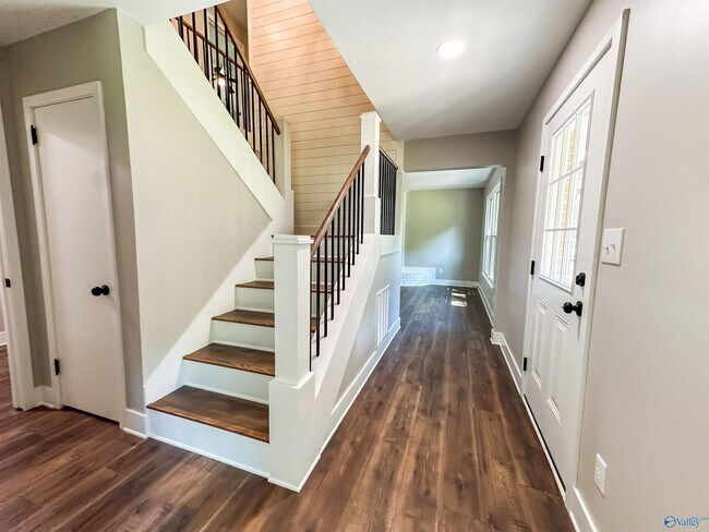 Photo - 11210 Mountain Crest Dr SE