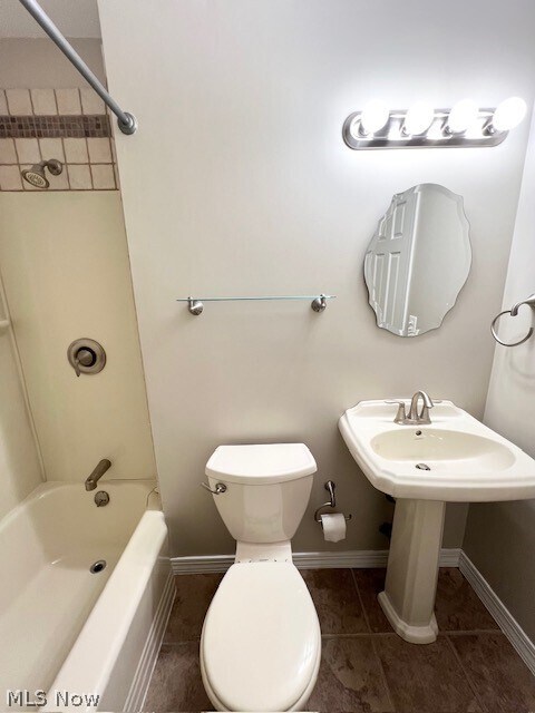 Building Photo - 20301 Shelburne Rd Unit 8B