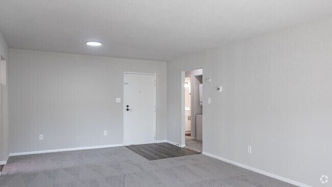 2BR,1BA,-915SF
