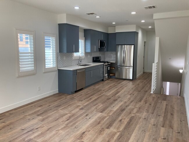 PLANO DE PISO ABIERTO - 648 N Serrano Ave Unidad 648