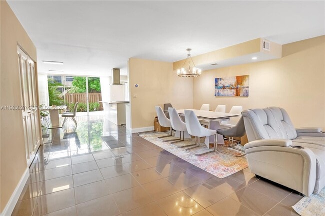 Photo - 2421 NE 10th St