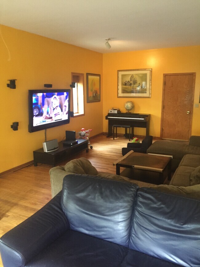 Photo - 114 Bedford St SE