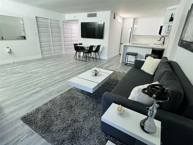 Photo - 345 Ocean Dr Unidad 325