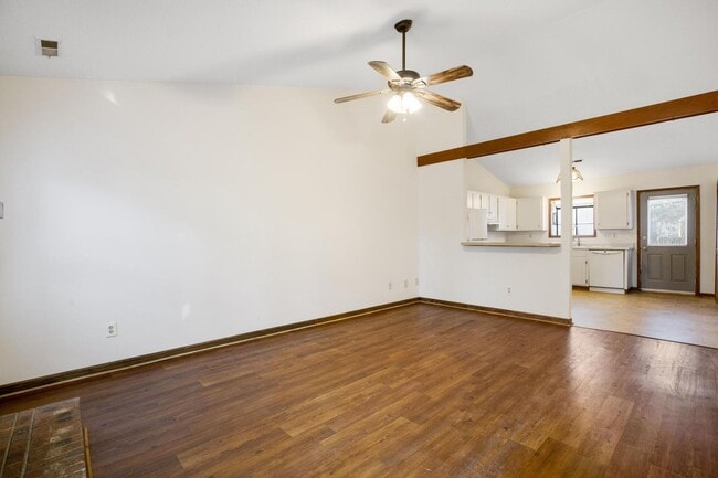 Photo - 205 Corey Ct