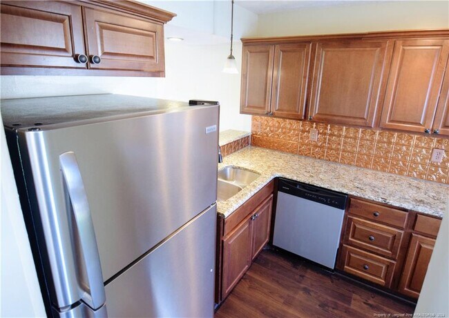 Photo - 406 Kirkcaldy Ct