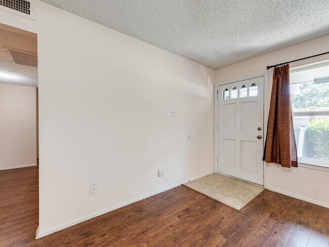 Photo - "Cute 3-Bed 2-Bath Townhome in Hurst!"