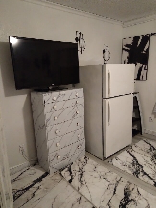 Photo - 2380 S Bardell Ave