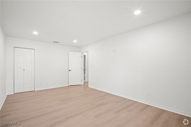 Building Photo - 4293 Island Cir Unit 2 Rental